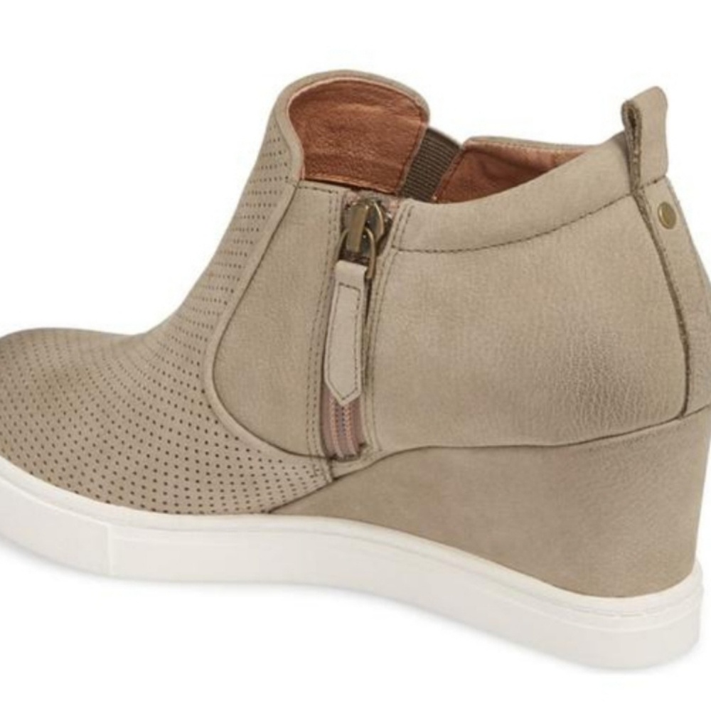 Wedge sneakers size 8